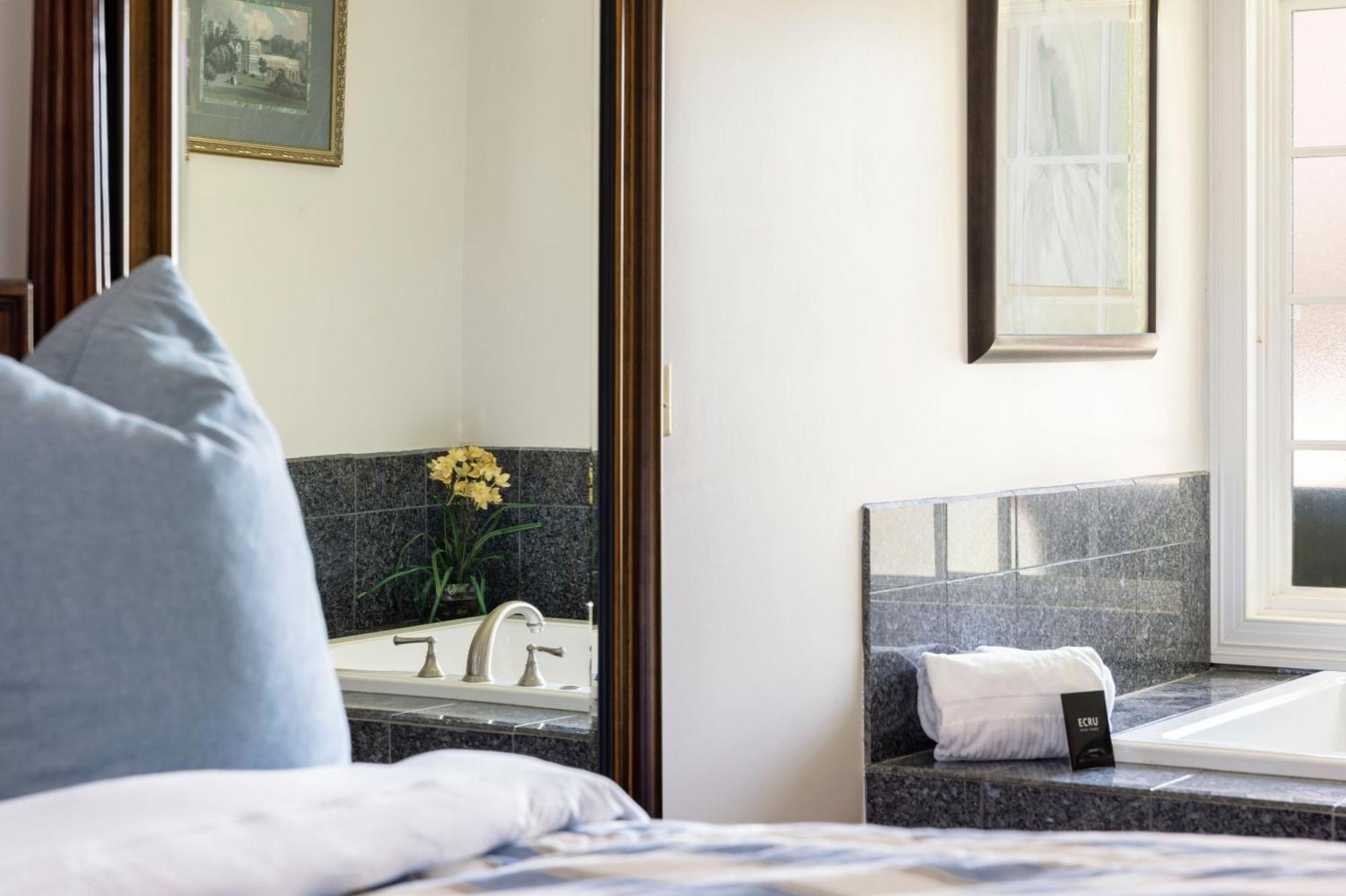The Villa Bed And Breakfast Westerly Bagian luar foto