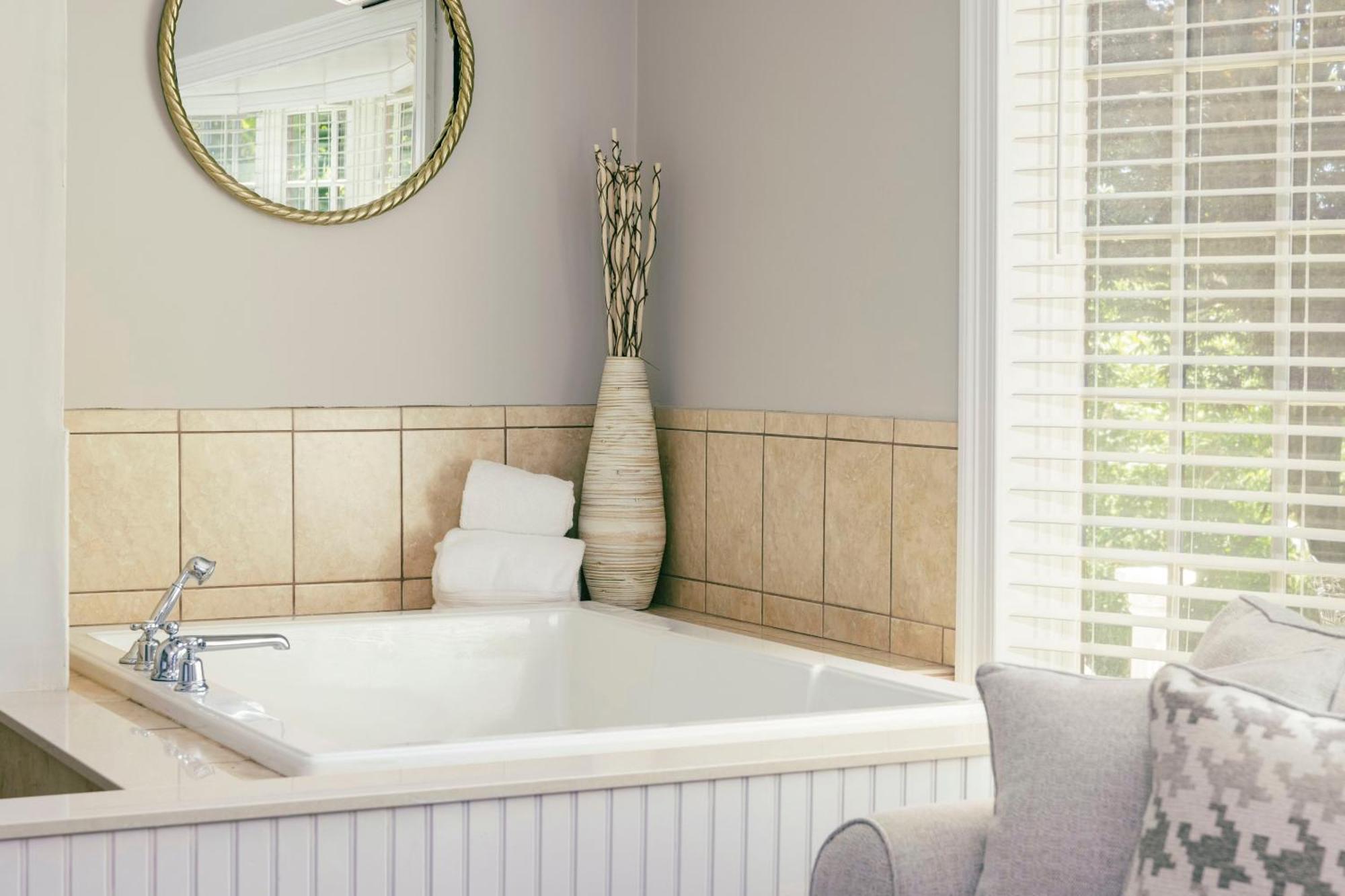 The Villa Bed And Breakfast Westerly Bagian luar foto