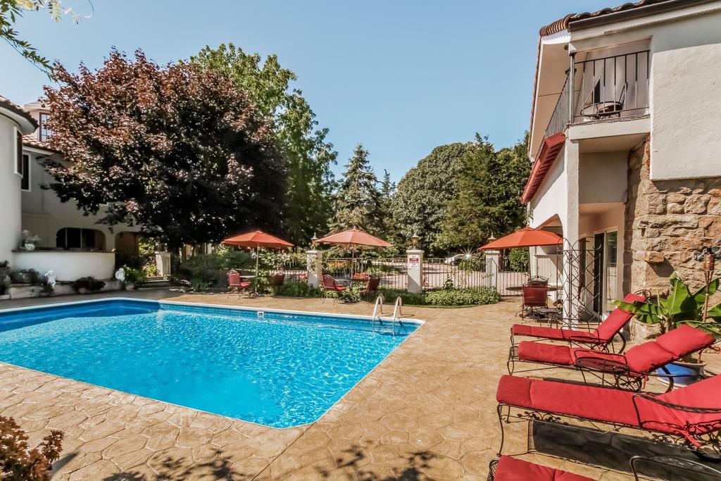 The Villa Bed And Breakfast Westerly Bagian luar foto