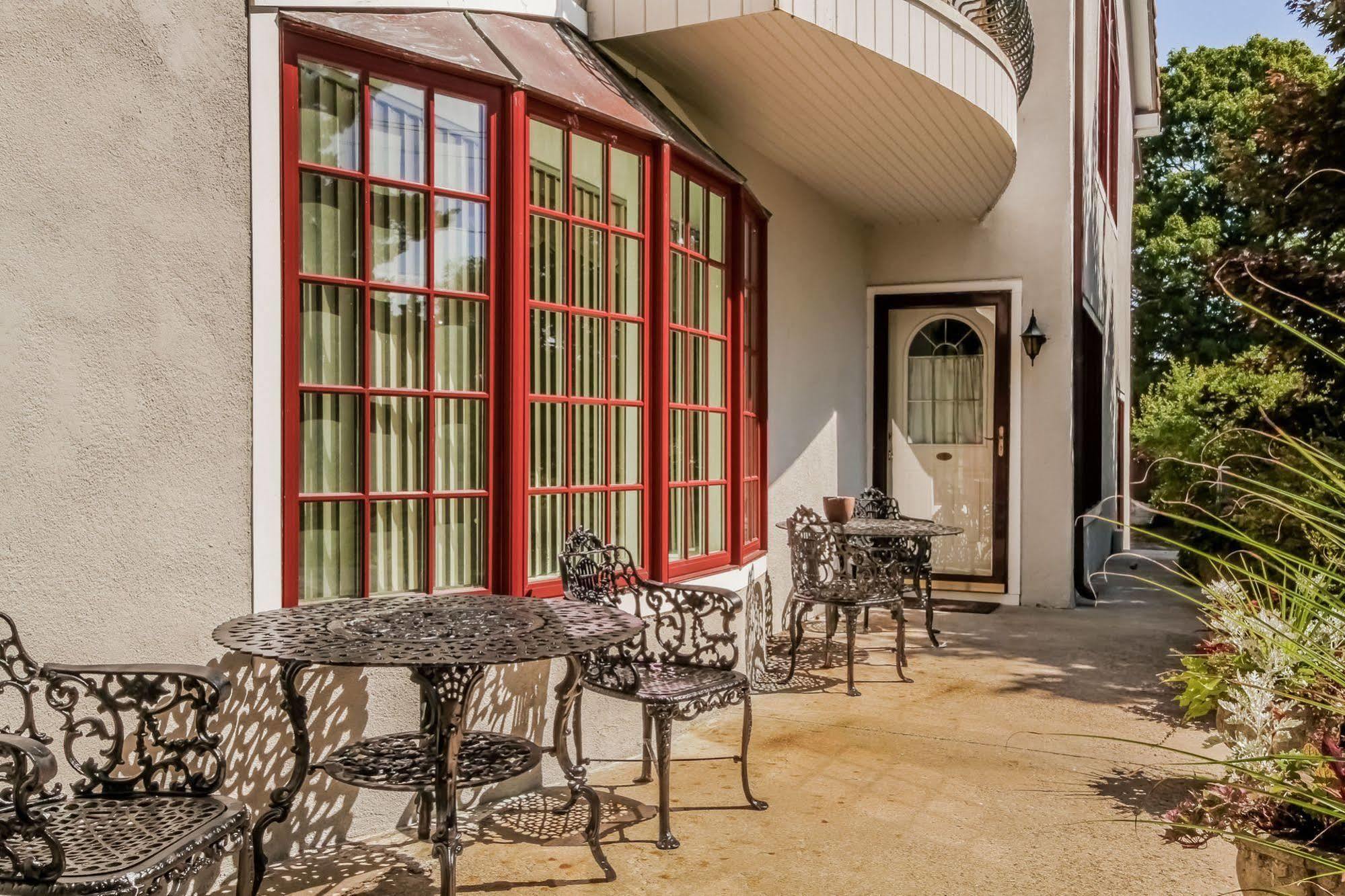The Villa Bed And Breakfast Westerly Bagian luar foto
