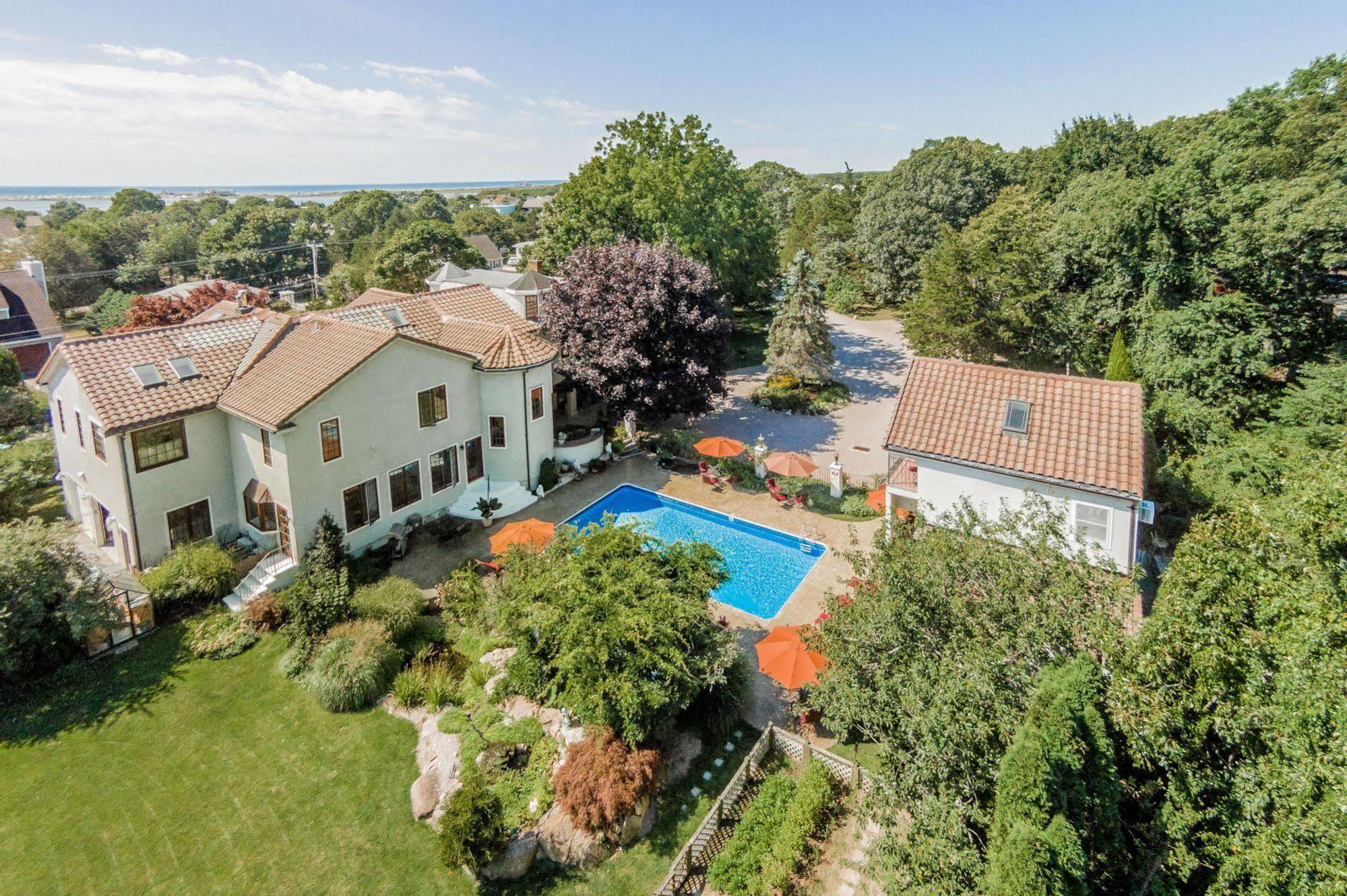 The Villa Bed And Breakfast Westerly Bagian luar foto